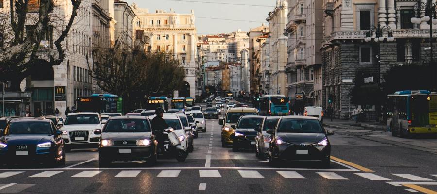 Cégautóadó változások: inflációkövetés és vége a hibridek adómentességének